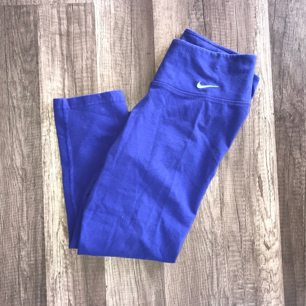 Nike Capri Leggings - Picture 2 of 7
